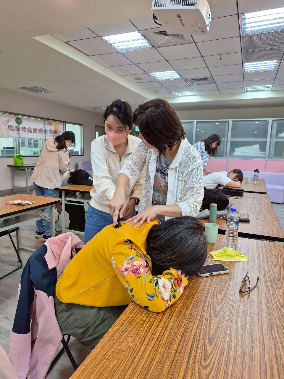 婦女學苑(假日B)-牛角撥筋